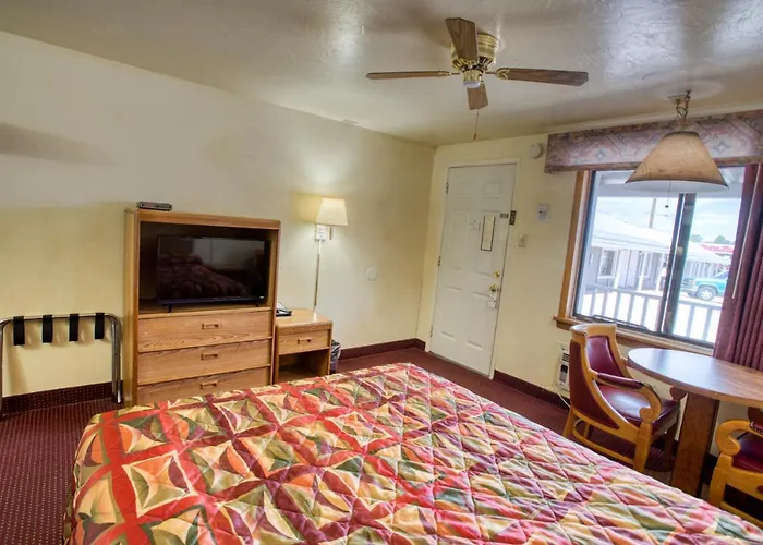 Kiva Hotel Show Low