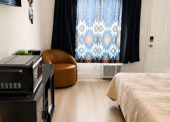 Kiva Hotel *
