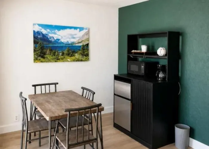 Kiva Hotel *