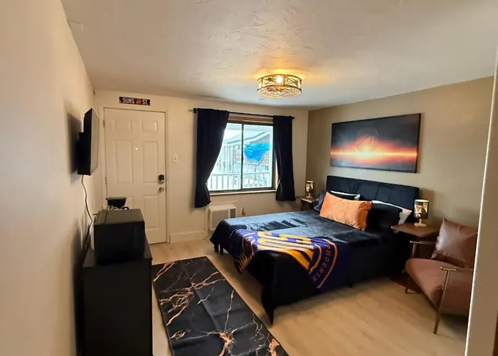 Kiva Hotel Show Low